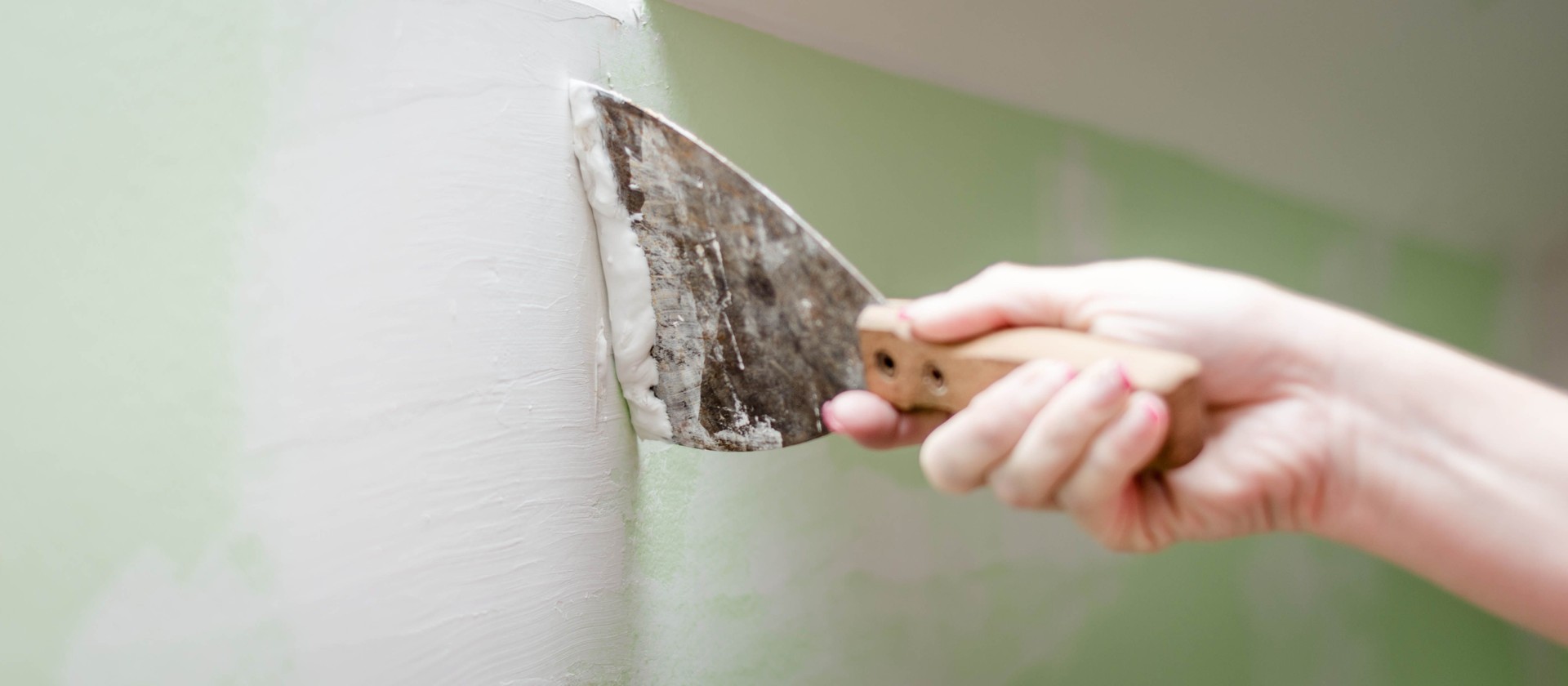 Plastering dry wall